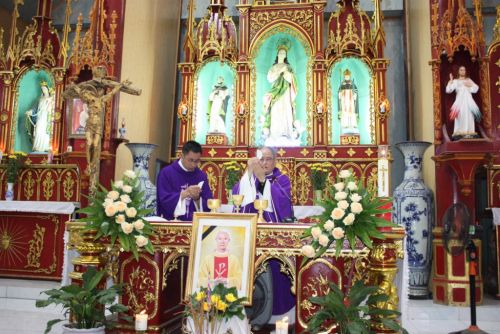 Thánh lễ cầu nguyện cho cha cố Giuse Nguyễn Hữu Triết tại Giáo xứ Ngọc Lý