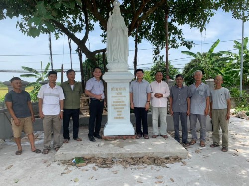 Đức Mẹ Mân Côi đã về với giáo xứ Đông Xuyên!